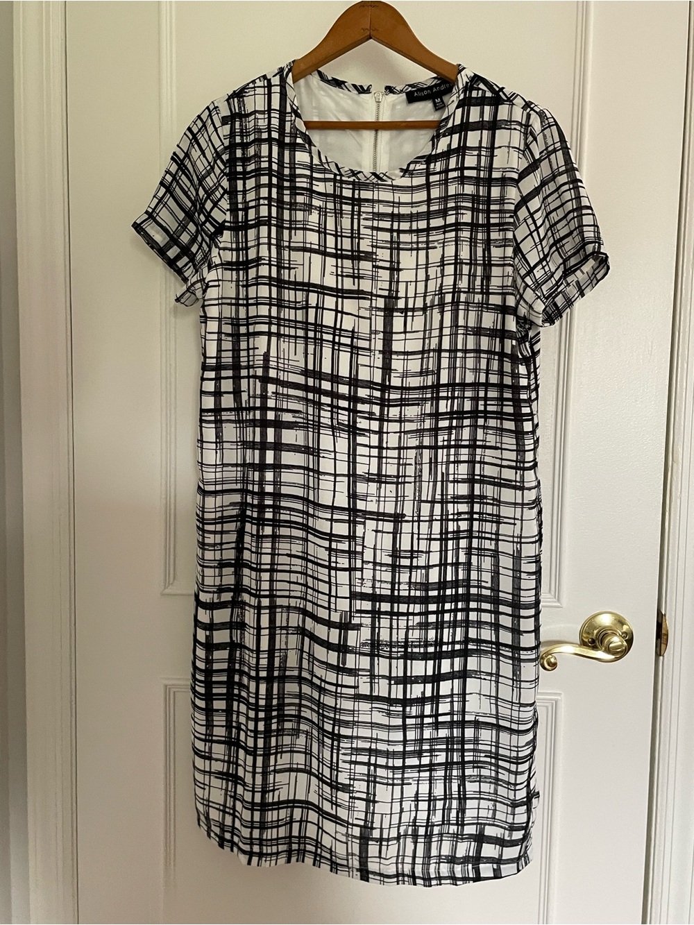 Black and White Grid Short Sleeve Shift Dress from Alison Andrews, Size Medium